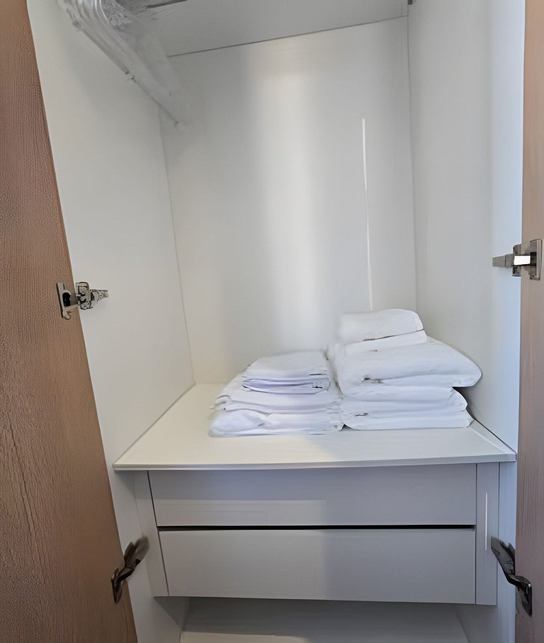 Loft Confortável + sofá cama | Cons. EUA e EzTower