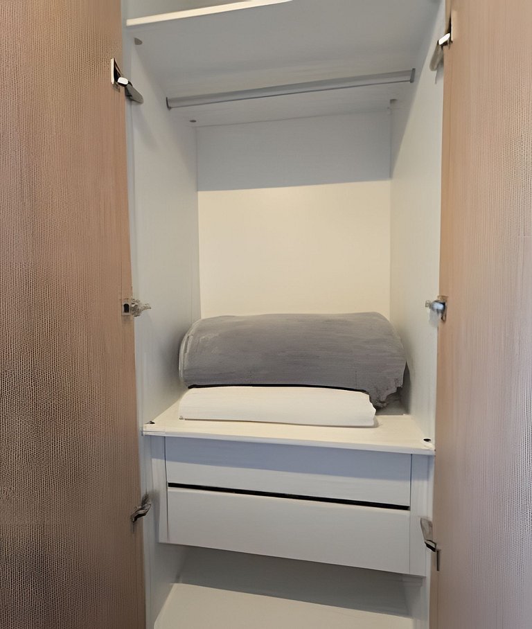 Loft Confortável + sofá cama | Cons. EUA e EzTower