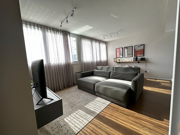 Loft Confortável + sofá cama | Cons. EUA e EzTower