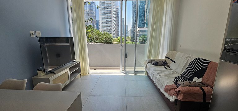 Studio com Terraço + Máq. Lavar | Consulado EUA!