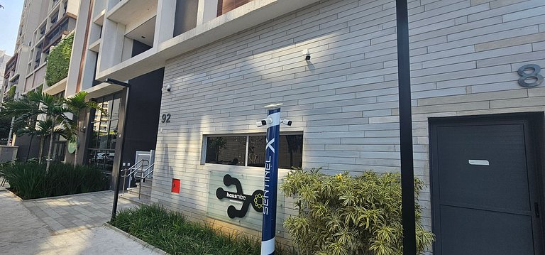 Studio Novo ao lado Metrô Brooklin!